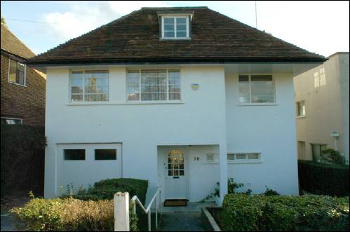 30  Vivian Way